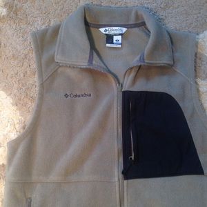 Men’s Columbia Fleece Vest w/black pocket sz M